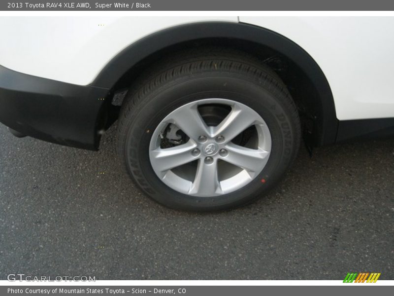 Super White / Black 2013 Toyota RAV4 XLE AWD