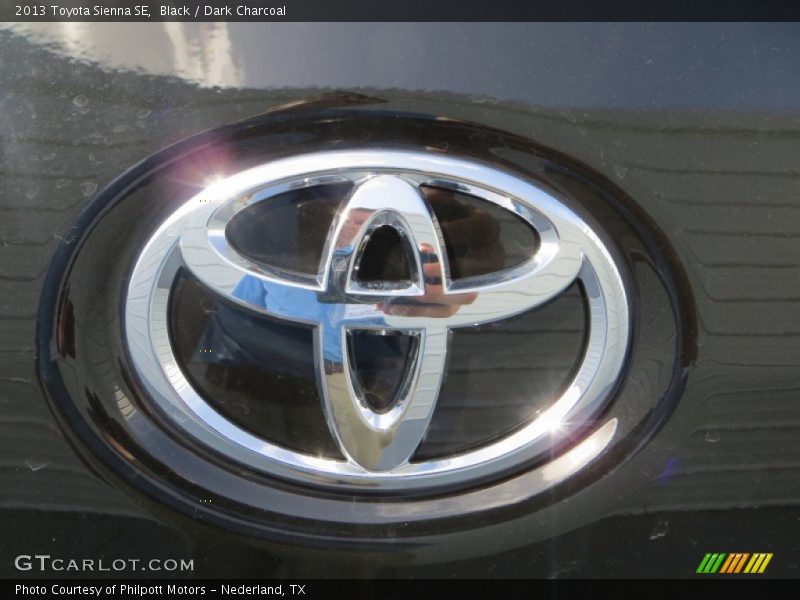 Black / Dark Charcoal 2013 Toyota Sienna SE