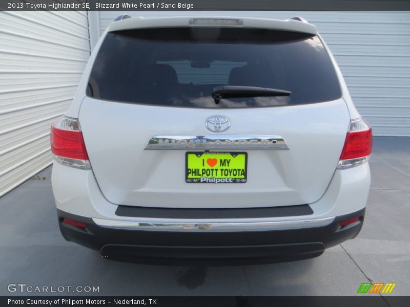 Blizzard White Pearl / Sand Beige 2013 Toyota Highlander SE