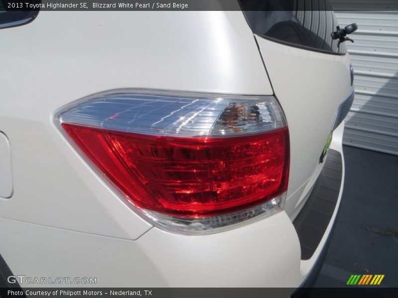 Blizzard White Pearl / Sand Beige 2013 Toyota Highlander SE