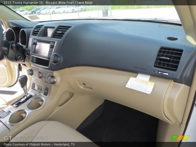Blizzard White Pearl / Sand Beige 2013 Toyota Highlander SE