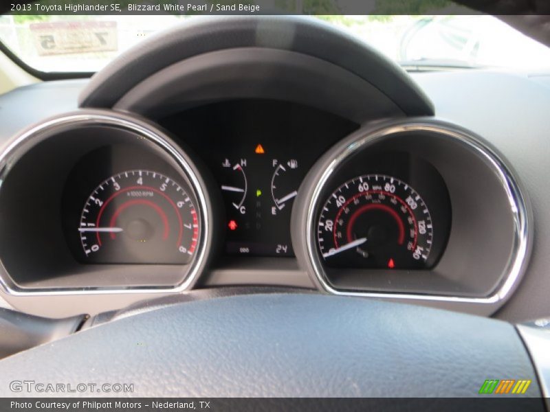 Blizzard White Pearl / Sand Beige 2013 Toyota Highlander SE