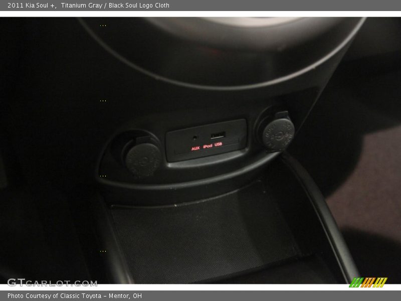 Titanium Gray / Black Soul Logo Cloth 2011 Kia Soul +