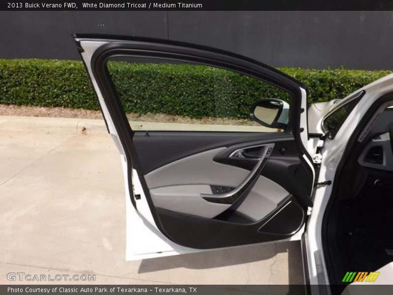 White Diamond Tricoat / Medium Titanium 2013 Buick Verano FWD