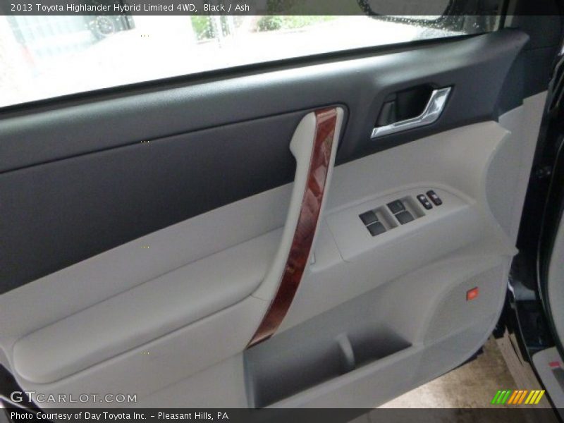 Black / Ash 2013 Toyota Highlander Hybrid Limited 4WD