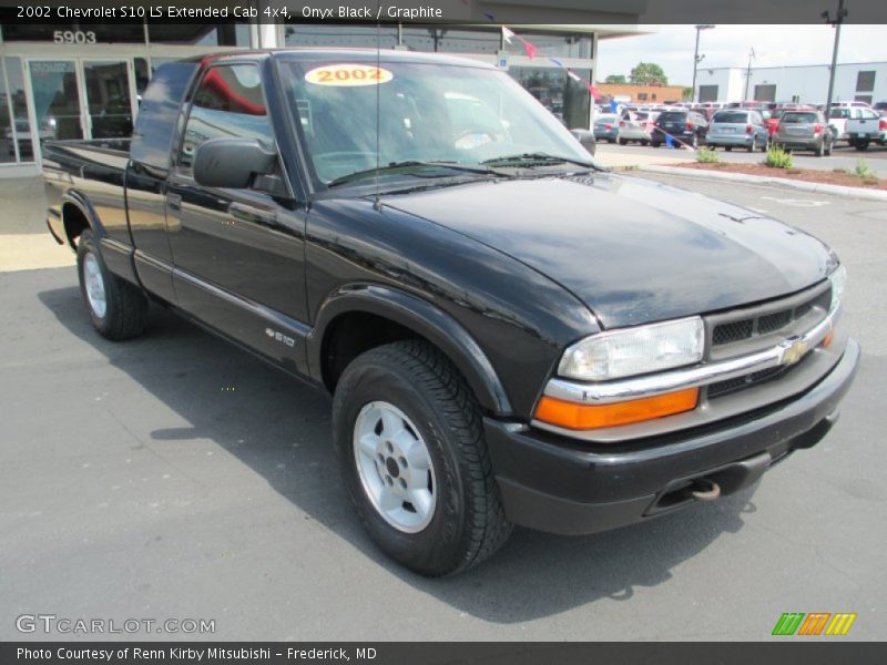 Onyx Black / Graphite 2002 Chevrolet S10 LS Extended Cab 4x4