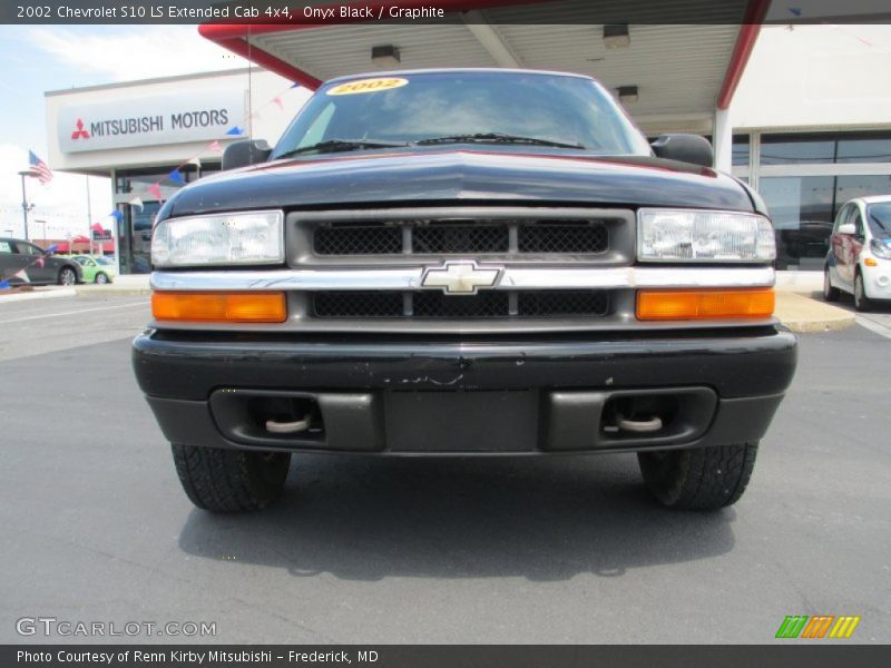 Onyx Black / Graphite 2002 Chevrolet S10 LS Extended Cab 4x4