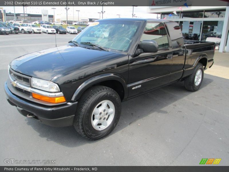 Front 3/4 View of 2002 S10 LS Extended Cab 4x4