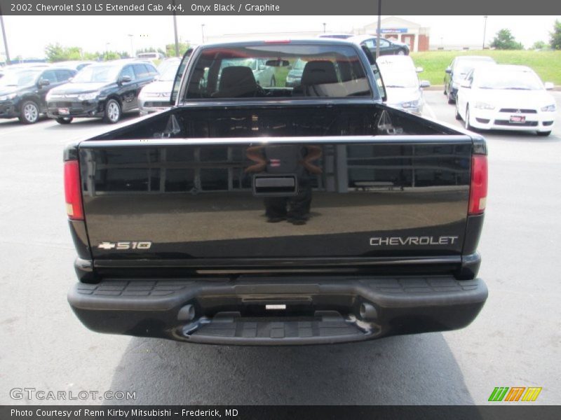 Onyx Black / Graphite 2002 Chevrolet S10 LS Extended Cab 4x4