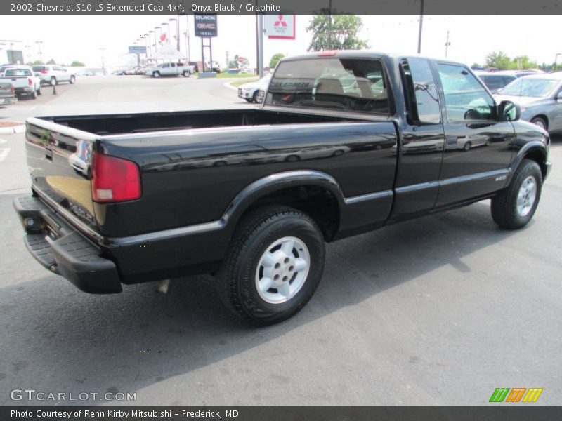 Onyx Black / Graphite 2002 Chevrolet S10 LS Extended Cab 4x4