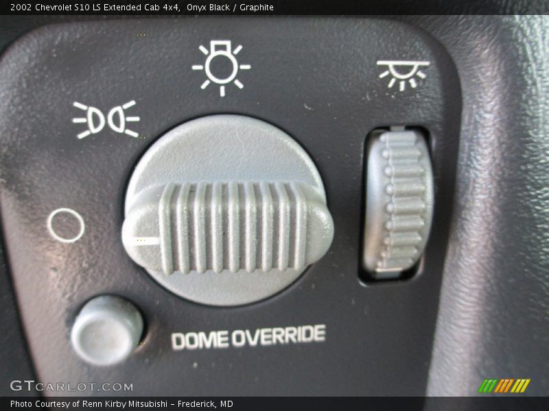 Controls of 2002 S10 LS Extended Cab 4x4