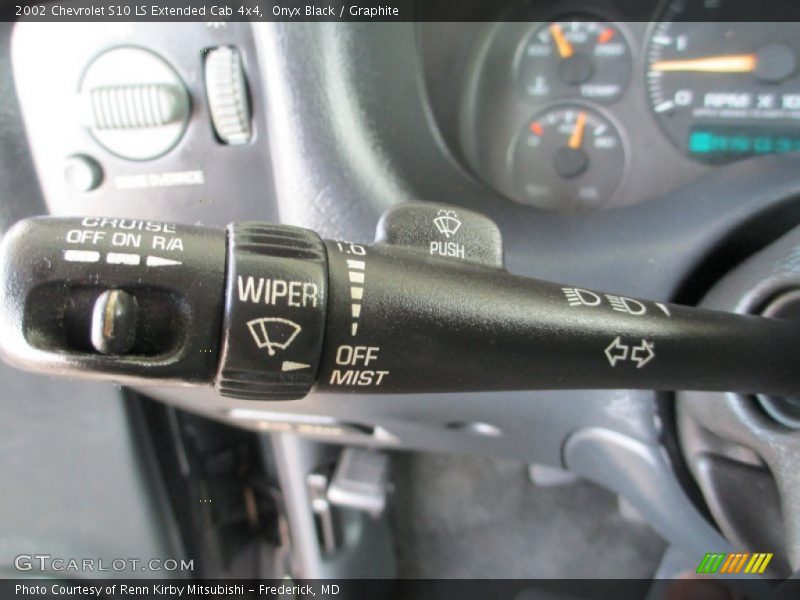 Onyx Black / Graphite 2002 Chevrolet S10 LS Extended Cab 4x4