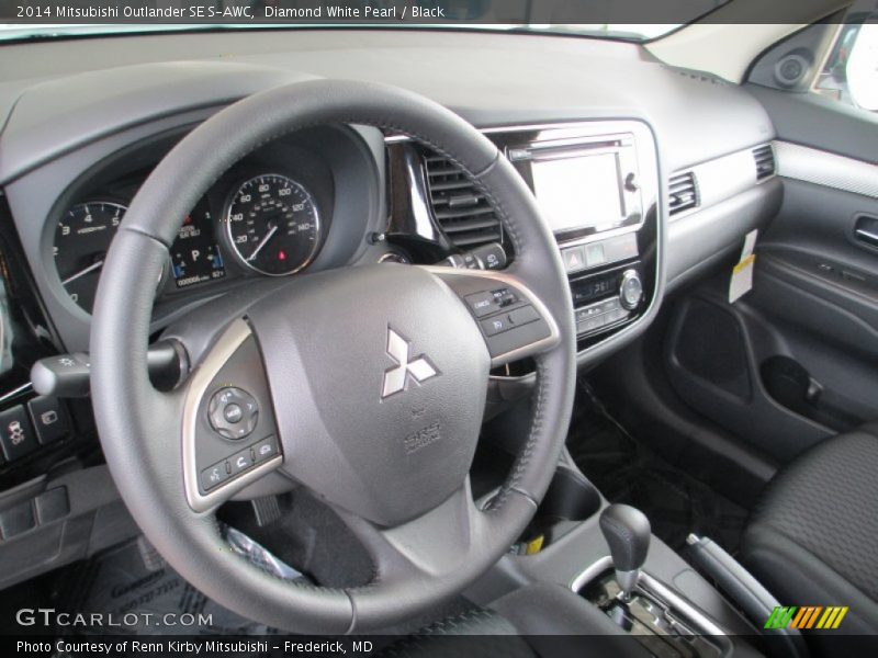 Diamond White Pearl / Black 2014 Mitsubishi Outlander SE S-AWC