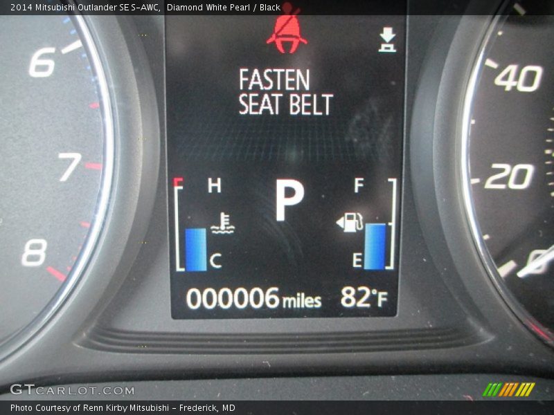 Diamond White Pearl / Black 2014 Mitsubishi Outlander SE S-AWC