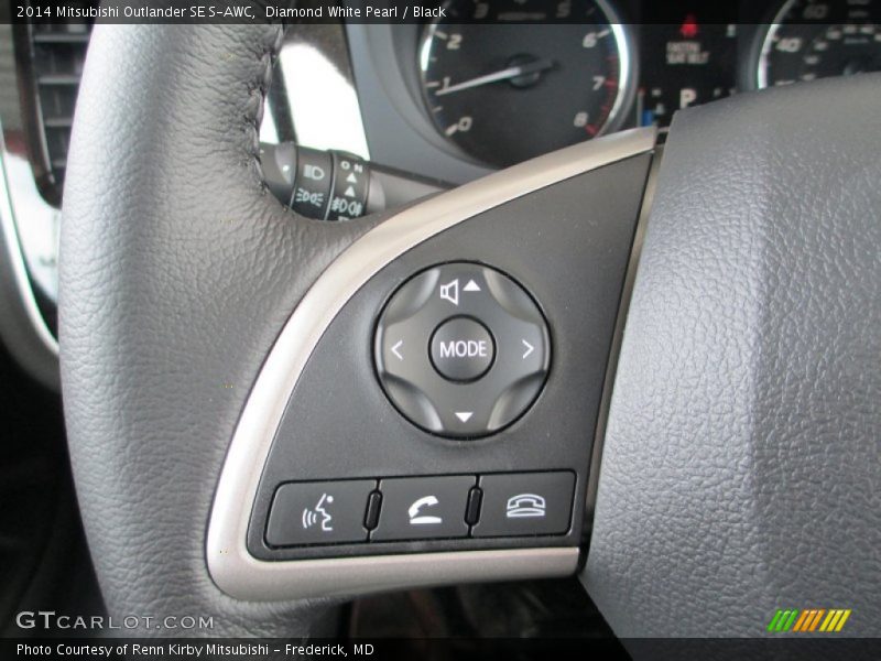 Diamond White Pearl / Black 2014 Mitsubishi Outlander SE S-AWC