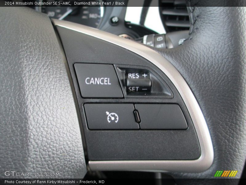 Diamond White Pearl / Black 2014 Mitsubishi Outlander SE S-AWC
