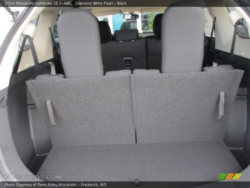 Diamond White Pearl / Black 2014 Mitsubishi Outlander SE S-AWC