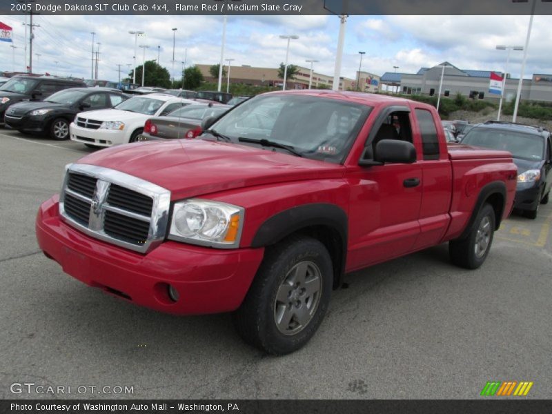Front 3/4 View of 2005 Dakota SLT Club Cab 4x4