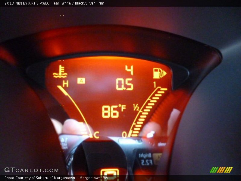 Pearl White / Black/Silver Trim 2013 Nissan Juke S AWD