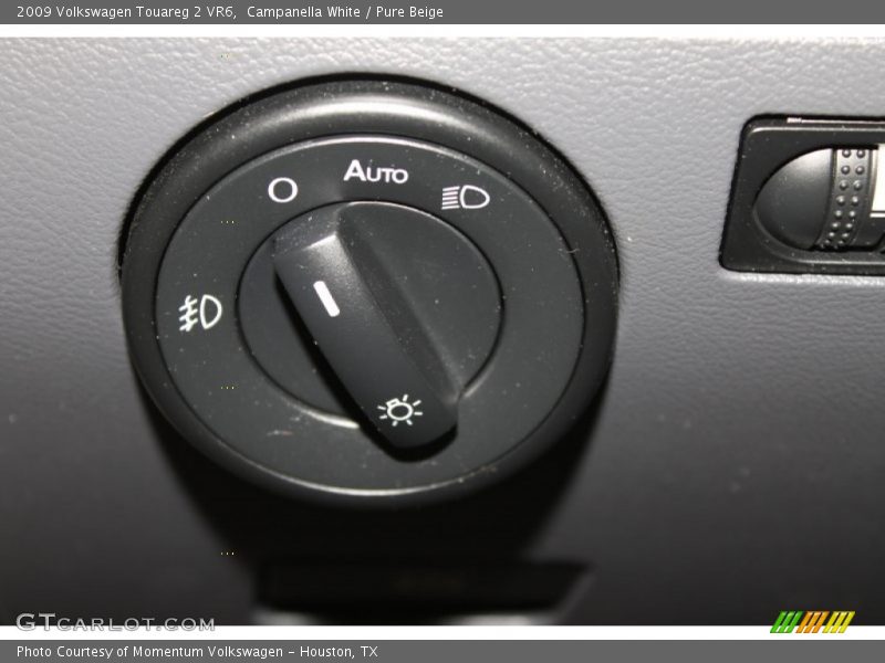 Campanella White / Pure Beige 2009 Volkswagen Touareg 2 VR6