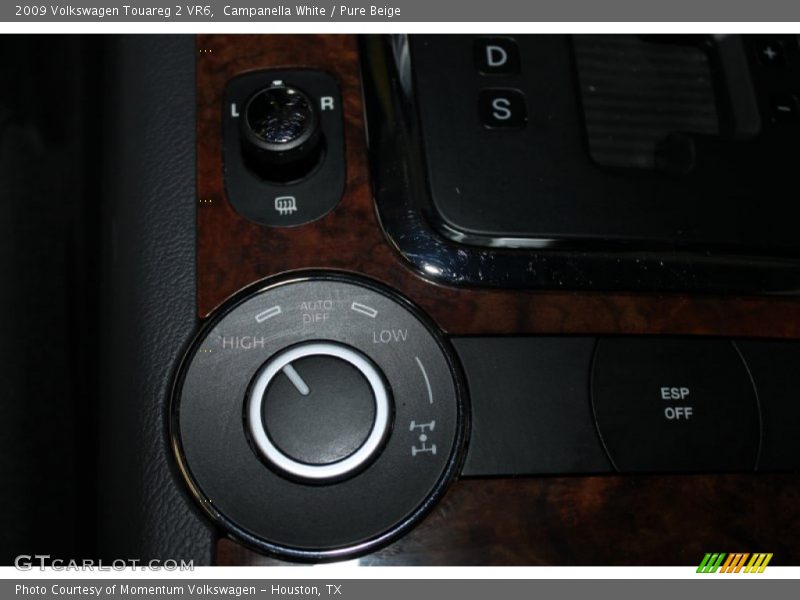 Campanella White / Pure Beige 2009 Volkswagen Touareg 2 VR6