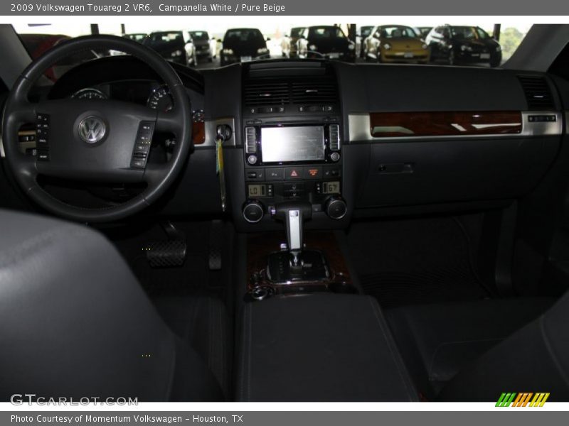 Campanella White / Pure Beige 2009 Volkswagen Touareg 2 VR6