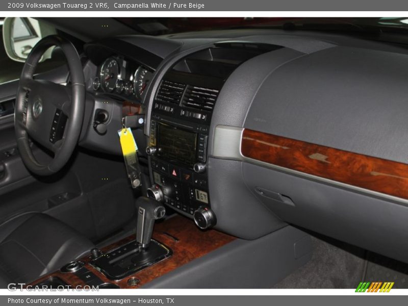 Campanella White / Pure Beige 2009 Volkswagen Touareg 2 VR6