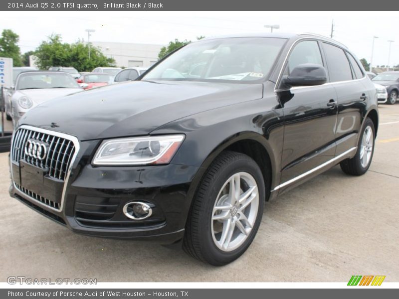 Front 3/4 View of 2014 Q5 2.0 TFSI quattro
