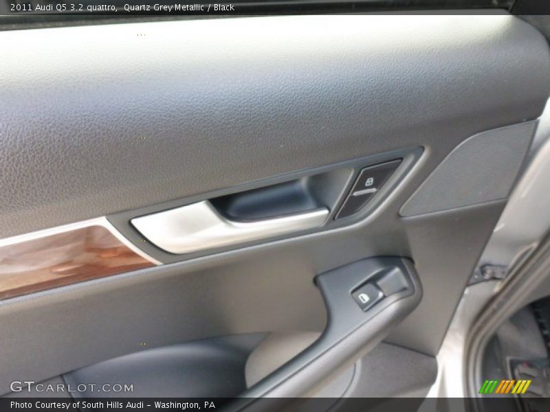 Quartz Grey Metallic / Black 2011 Audi Q5 3.2 quattro