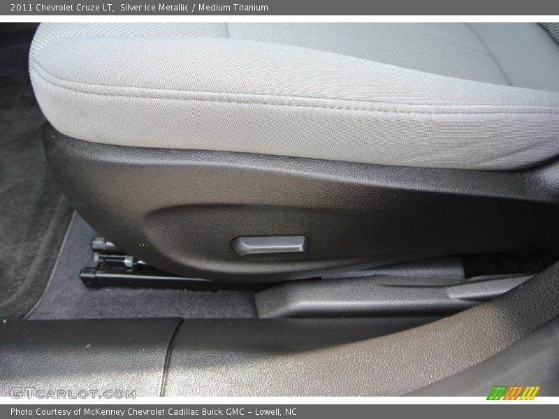 Silver Ice Metallic / Medium Titanium 2011 Chevrolet Cruze LT