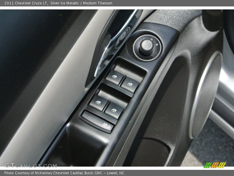 Silver Ice Metallic / Medium Titanium 2011 Chevrolet Cruze LT