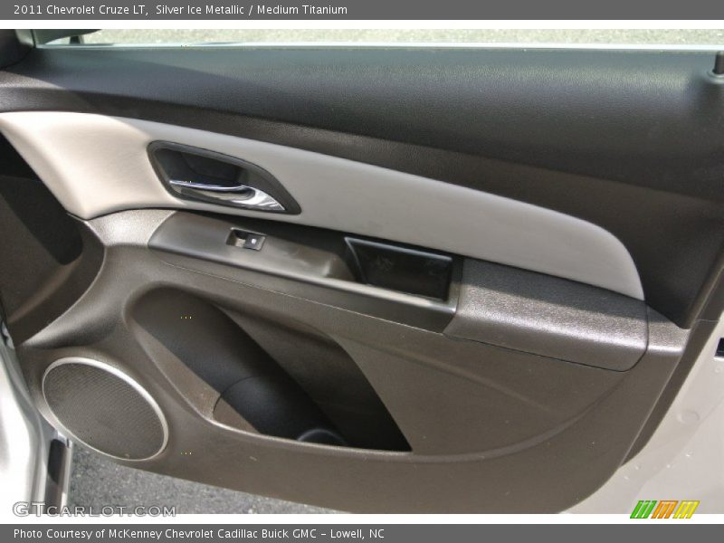 Silver Ice Metallic / Medium Titanium 2011 Chevrolet Cruze LT