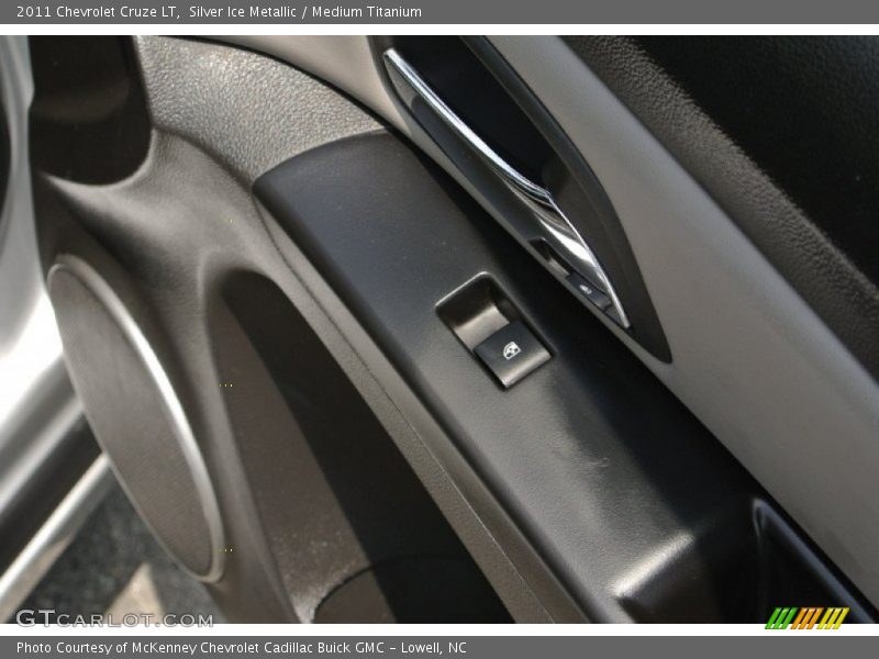 Silver Ice Metallic / Medium Titanium 2011 Chevrolet Cruze LT