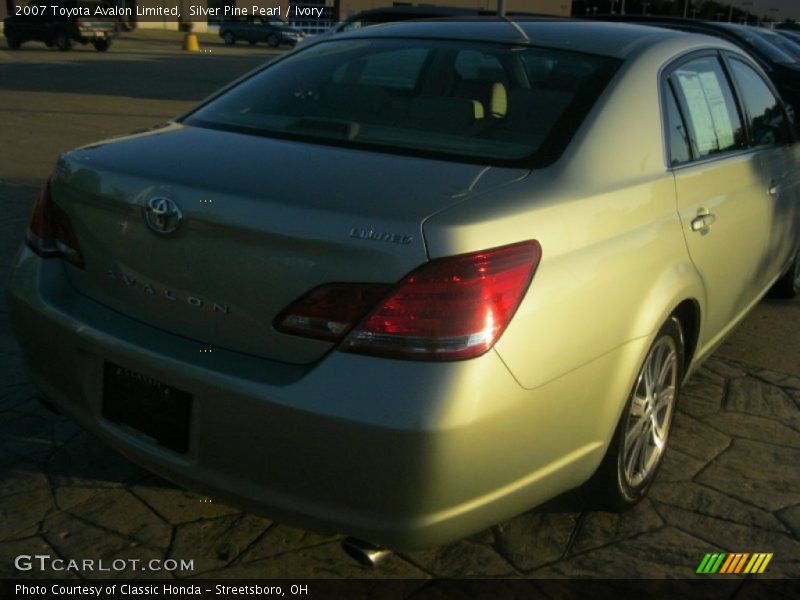 Silver Pine Pearl / Ivory 2007 Toyota Avalon Limited