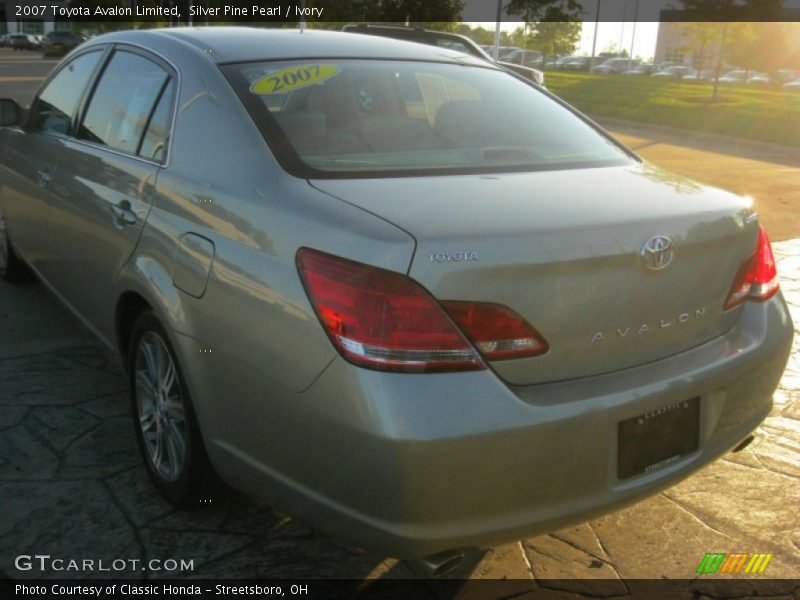 Silver Pine Pearl / Ivory 2007 Toyota Avalon Limited