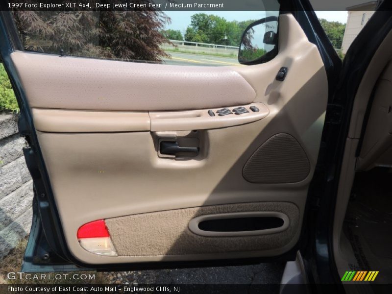 Deep Jewel Green Pearl / Medium Parchment 1997 Ford Explorer XLT 4x4