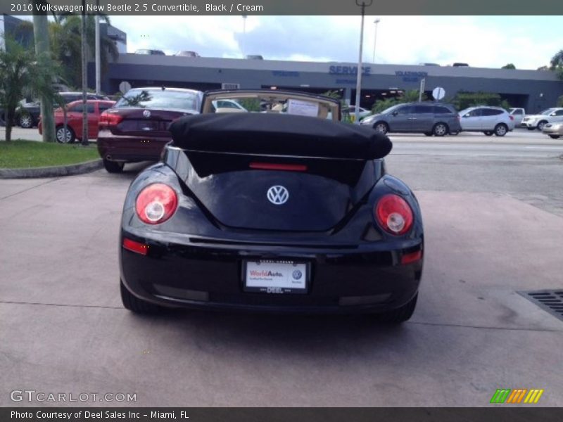 Black / Cream 2010 Volkswagen New Beetle 2.5 Convertible
