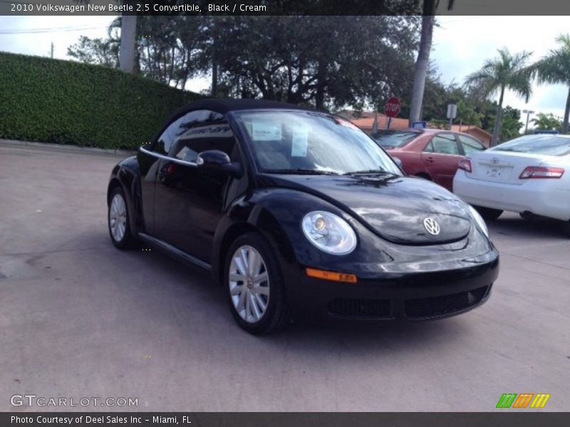Black / Cream 2010 Volkswagen New Beetle 2.5 Convertible