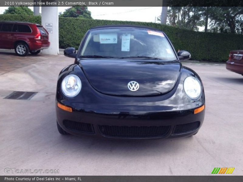 Black / Cream 2010 Volkswagen New Beetle 2.5 Convertible