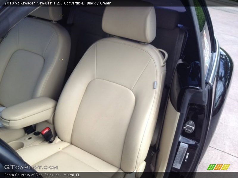 Front Seat of 2010 New Beetle 2.5 Convertible