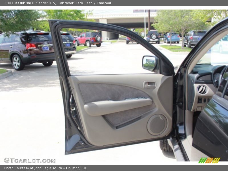 Labrador Black Pearl / Charcoal 2003 Mitsubishi Outlander XLS
