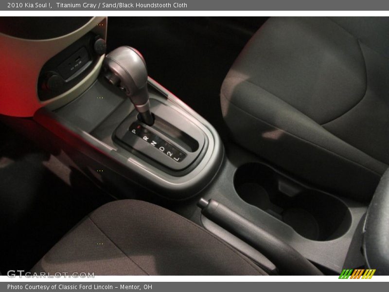 Titanium Gray / Sand/Black Houndstooth Cloth 2010 Kia Soul !