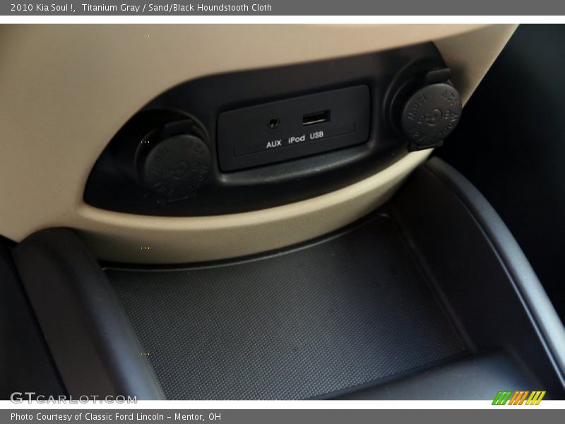 Titanium Gray / Sand/Black Houndstooth Cloth 2010 Kia Soul !