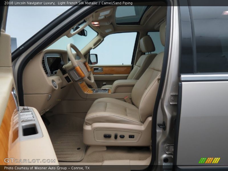 Front Seat of 2008 Navigator Luxury