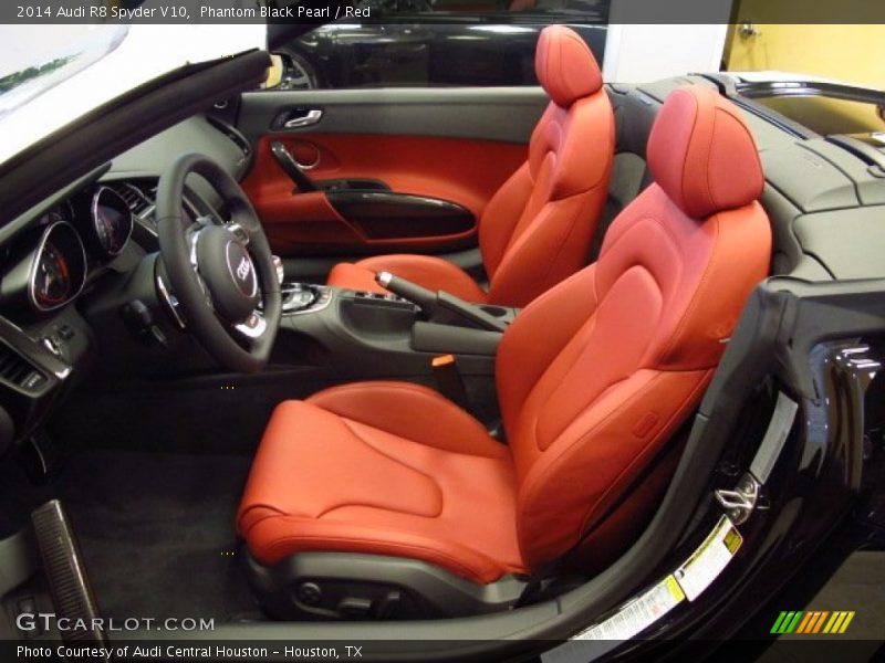 Front Seat of 2014 R8 Spyder V10