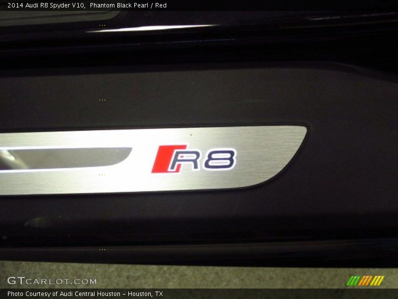 Phantom Black Pearl / Red 2014 Audi R8 Spyder V10