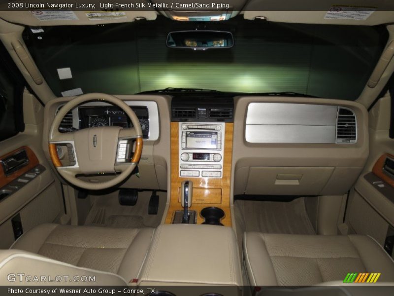 Dashboard of 2008 Navigator Luxury