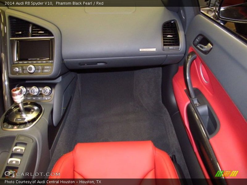 Phantom Black Pearl / Red 2014 Audi R8 Spyder V10