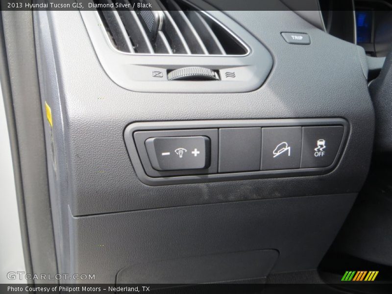 Diamond Silver / Black 2013 Hyundai Tucson GLS