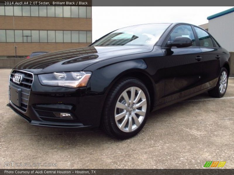 Front 3/4 View of 2014 A4 2.0T Sedan